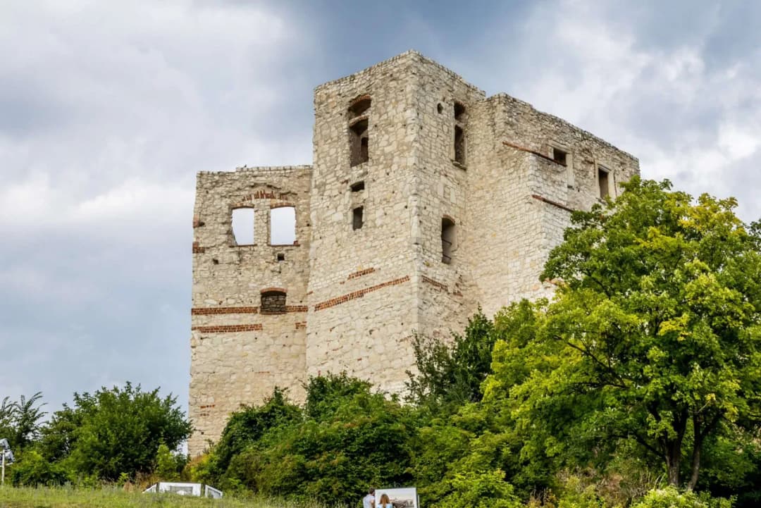 Kazimierz Dolny: Co skrywa zamek w perle renesansu?