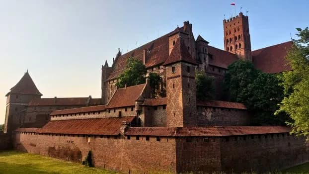 Ile wież ma zamek w Malborku? Zaskakujące fakty o architekturze