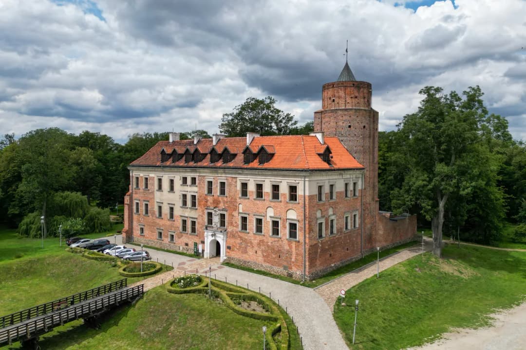Zamki w Łódzkiem: 7 fascynujących fortec w sercu Polski