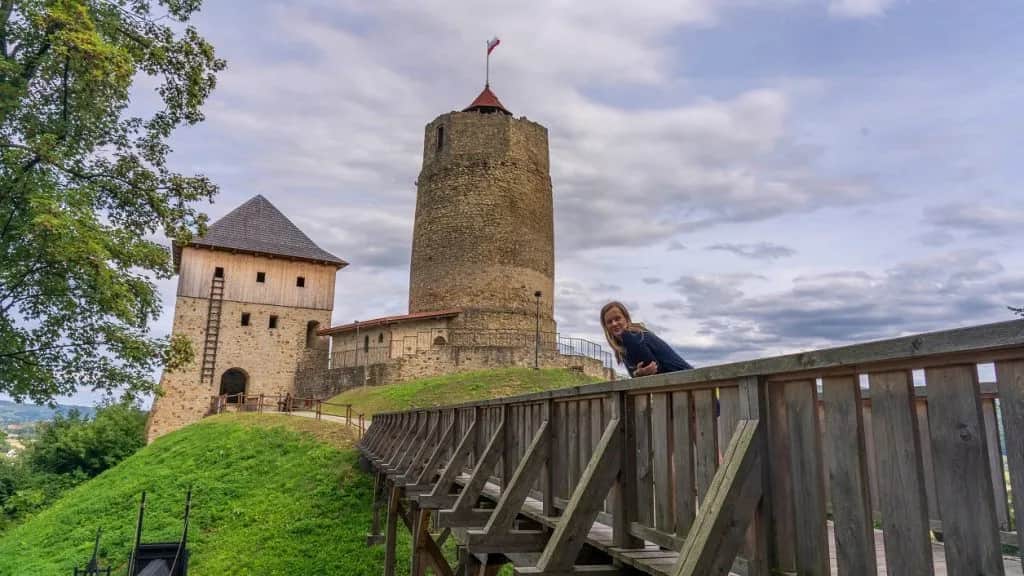Zamek na Jeziorze Rożnowskim: Ukryta perła wśród wód