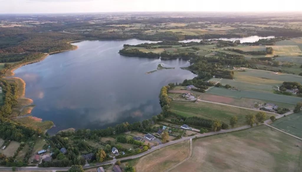 Jezioro w Żelaźnie: Ukryty raj dla wędkarzy i miłośników przyrody