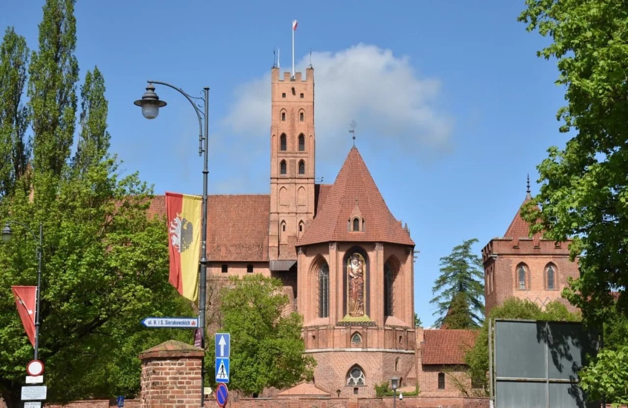 Czy zamek w Malborku jest otwarty? Godziny, bilety i zwiedzanie bezpłatne
