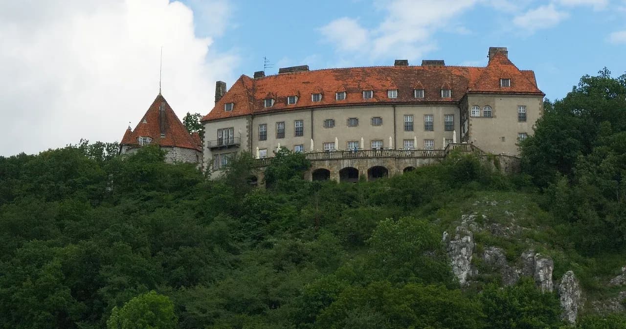 Zamek w Przegorzałach: Fascynująca historia i luksusowe doświadczenia