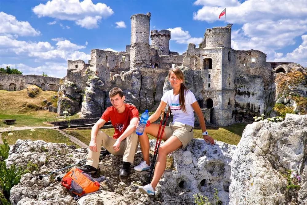 Zamek Ogrodzieniec w Podzamczu: Historia, atrakcje i tajemnice warowni