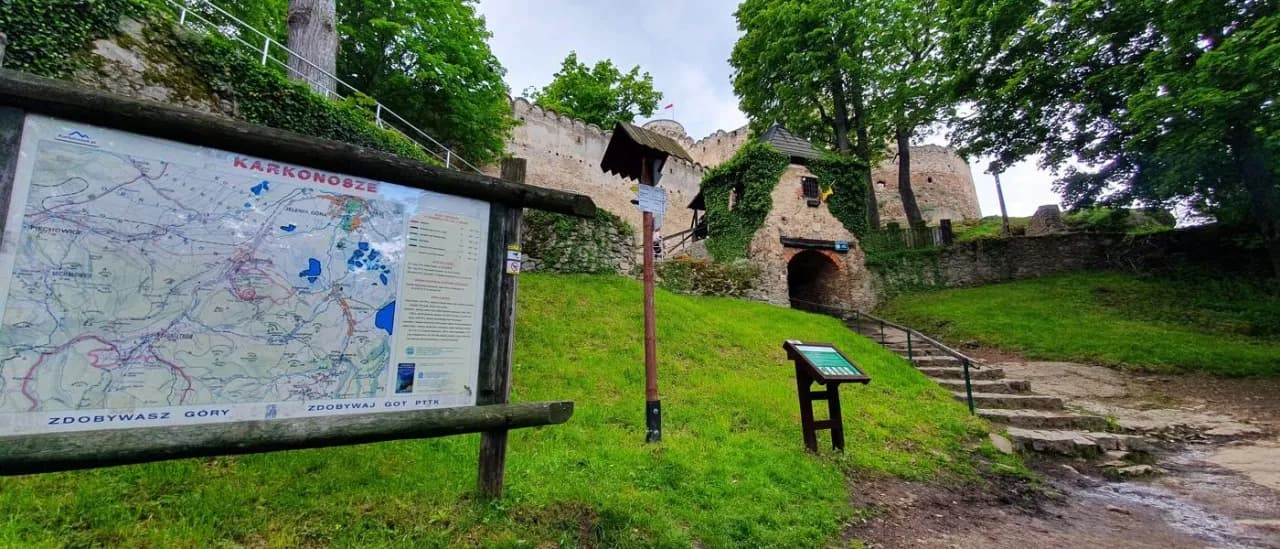 Zamek Chojnik: Gdzie zaparkować, by zwiedzić górską twierdzę?