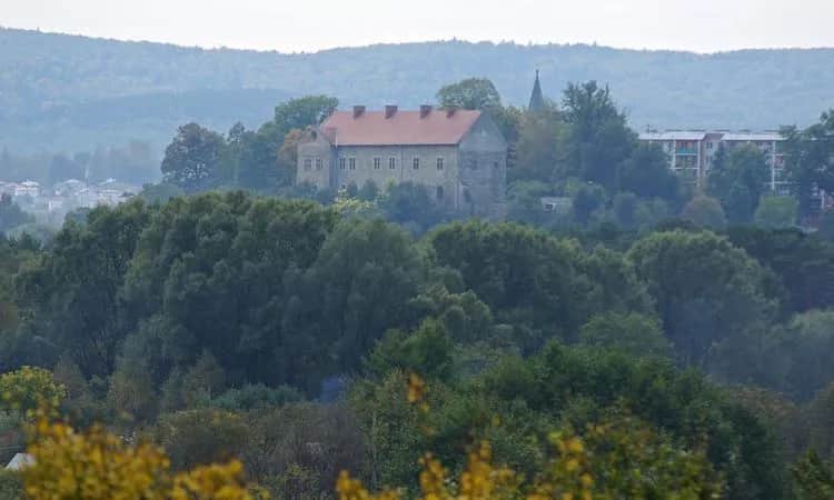 Zamek w Sanoku: Średniowieczna twierdza z widokiem na Bieszczady