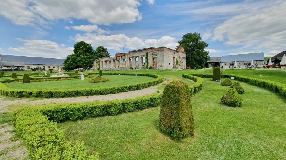 Zamek w Sobkowie: Renesansowa perła nad Nidą