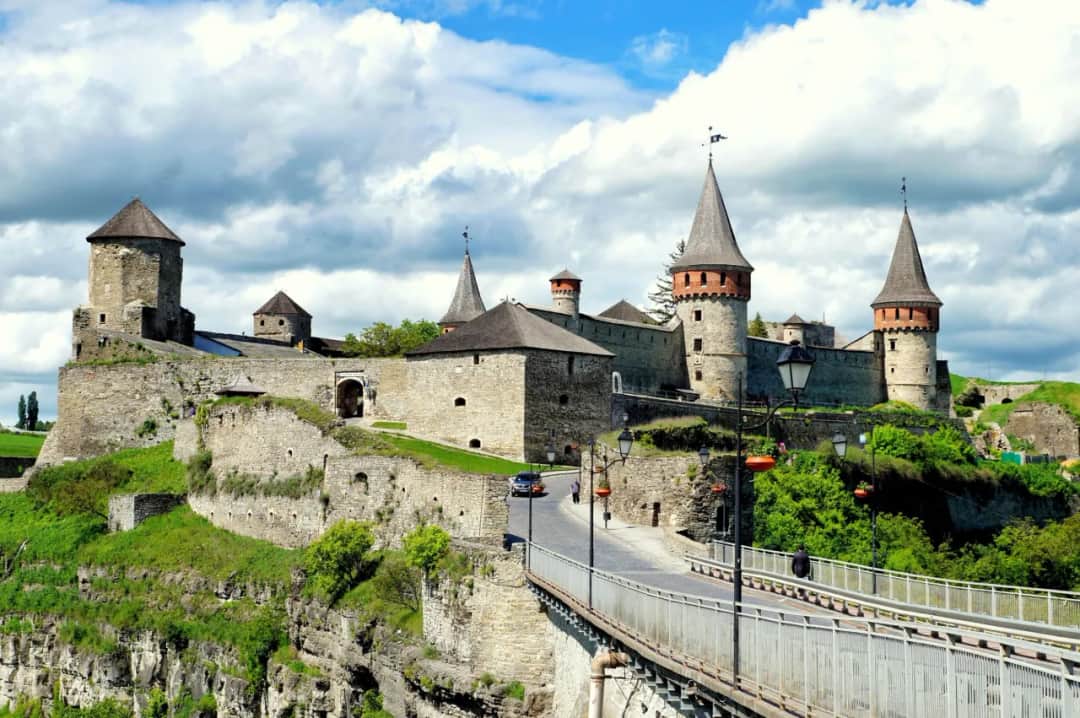 Zamek Krąg: Jak zwiedzić tajemniczą twierdzę Pomorza?