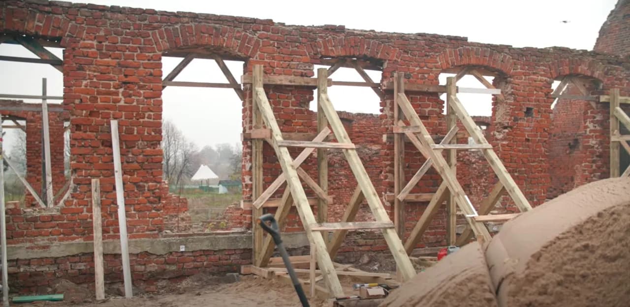 Z czego jest zbudowany zamek w Malborku? Zaskakujące materiały i techniki.