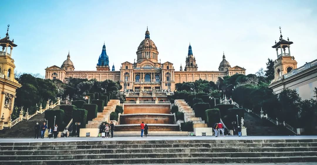 Zamek a pałac: Czym różnią się te fascynujące budowle?